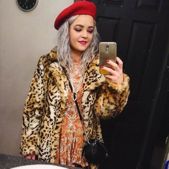 Meet your Posher, Emily :) - Picture 4 of 11